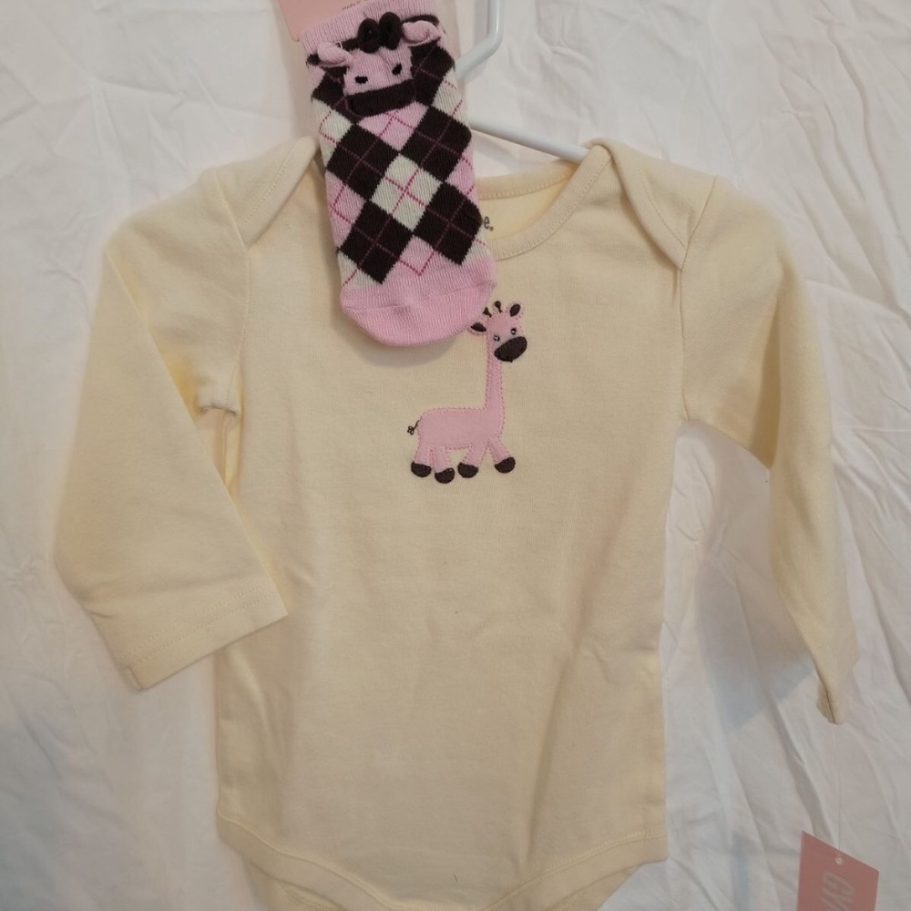 2 piece giraffe Gymboree set